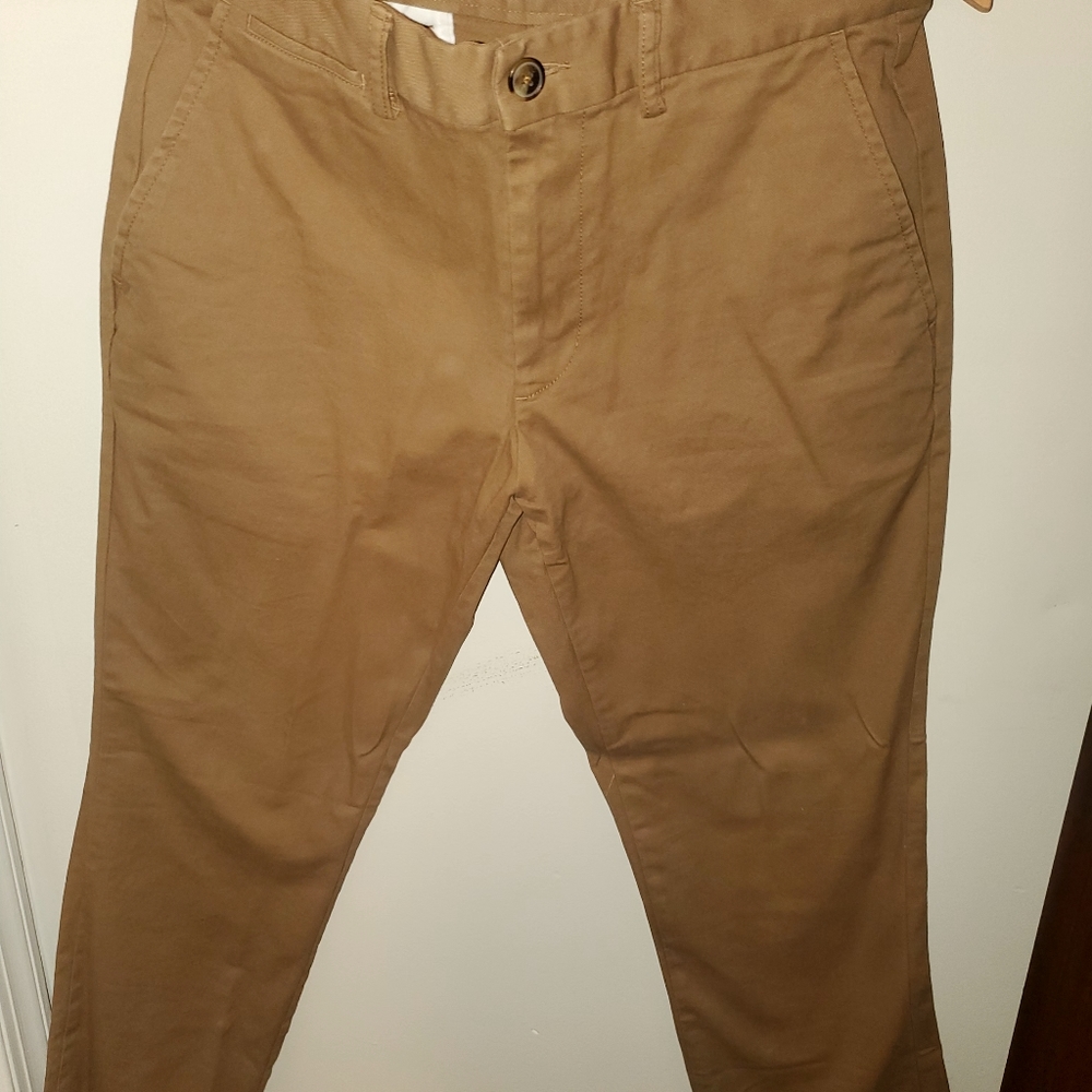 Like New 30×30 Old Navy Ultimate Straight Built-In Flex Chino Pants